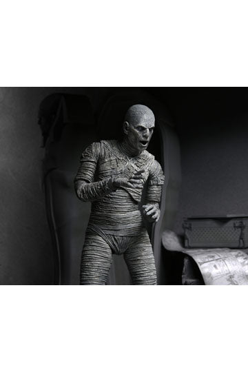 Universal Monsters Action Figure Ultimate The Mummy (Black & White) 18 cm