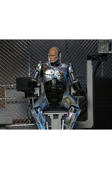 RoboCop Action Figure Ultimate Battle Damaged RoboCop with Chair 18 cm