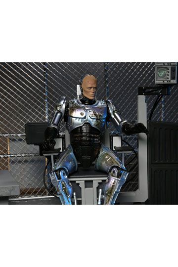 RoboCop Action Figure Ultimate Battle Damaged RoboCop with Chair 18 cm