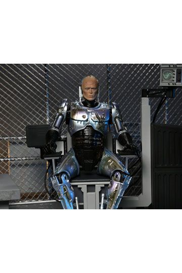RoboCop Action Figure Ultimate Battle Damaged RoboCop with Chair 18 cm