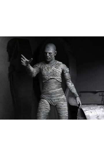 Universal Monsters Action Figure Ultimate The Mummy (Black &amp; White) 18 cm