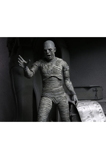Universal Monsters Action Figure Ultimate The Mummy (Black &amp; White) 18 cm
